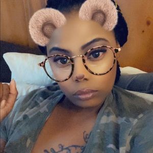 Meet your Posher, Nikeya